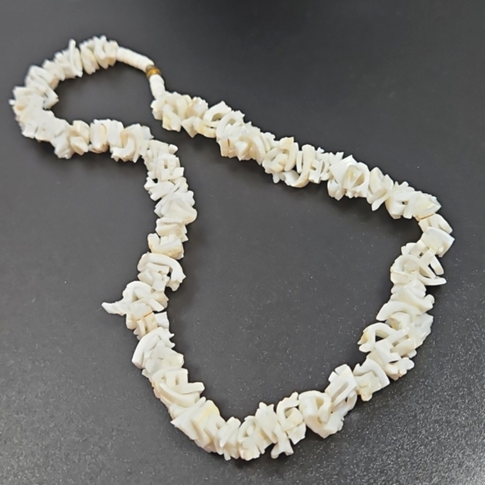Vintage White Shell Necklace - 18"